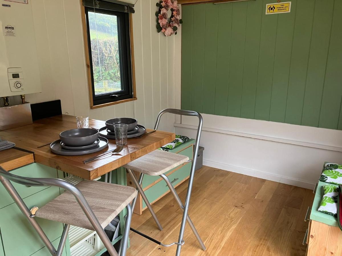 1 Bed Converted Railway Wagon Near Crickhowell Exterior photo