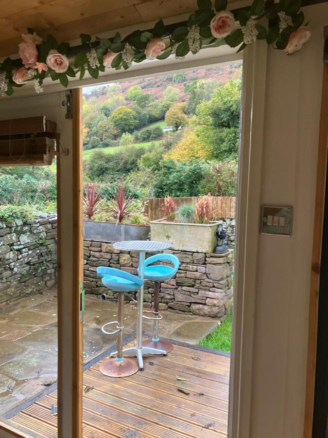 1 Bed Converted Railway Wagon Near Crickhowell Exterior photo